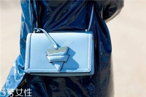 loewe是幾線品牌？時(shí)尚界的it bag