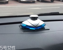 汽車香水座怎么加香水？用滴管注入原瓶