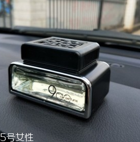 汽車香水座怎么加香水？用滴管注入原瓶