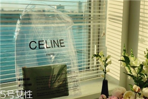 celine塑料袋多少錢？被代購(gòu)炒翻天塑料包