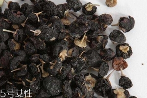 黑枸杞會(huì)泡成白色嗎？有這個(gè)可能