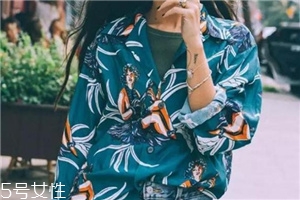 碎花衣服怎么搭配？美上天的秘密武器