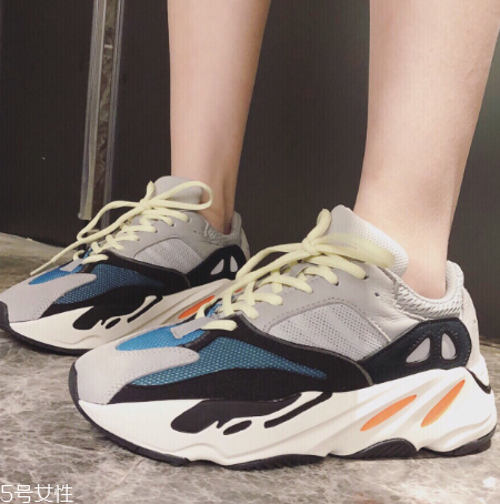 yeezy 700偏碼嗎？yeezy 700碼數(shù)正常嗎