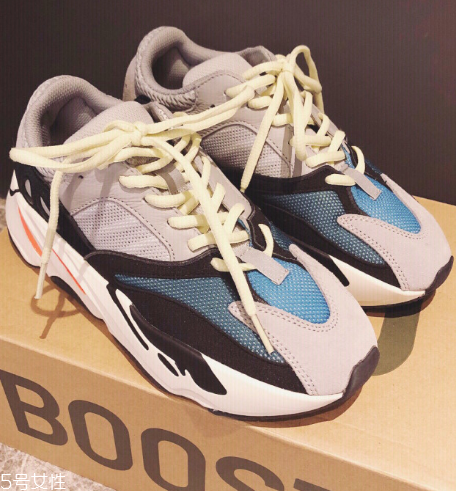 yeezy 700偏碼嗎？yeezy 700碼數(shù)正常嗎