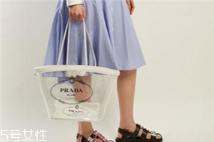 prada pvc塑料透明包多少錢(qián)？prada透明塑料包價(jià)格