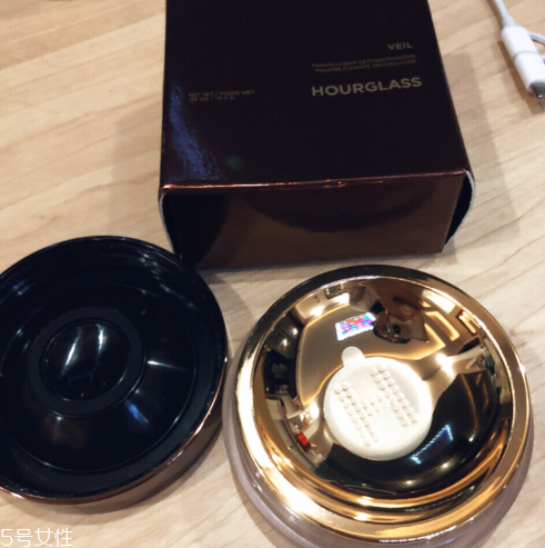 hourglass新款散粉多少錢 hourglass新款散粉使用測評