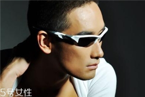 oakley眼鏡多少錢？歐克利眼鏡正品價格