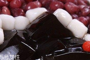 黑涼粉和龜苓膏的區(qū)別 黑涼粉是龜苓膏嗎