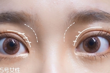 眼影怎么修飾眼距 眼影修容的3個(gè)技巧