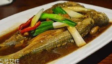 青魚(yú)是鯉魚(yú)嗎？青魚(yú)和鯉魚(yú)是不是一樣的？