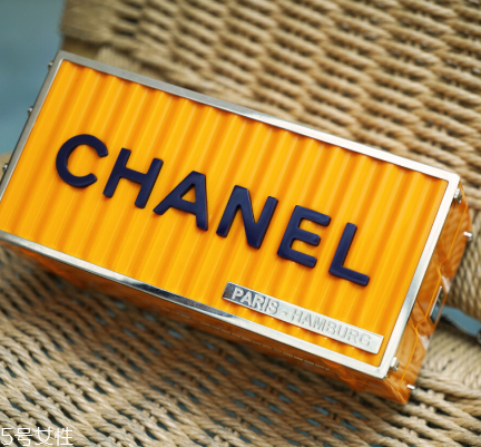 chanel集裝箱多少錢？香奈兒集裝箱包包正品價格