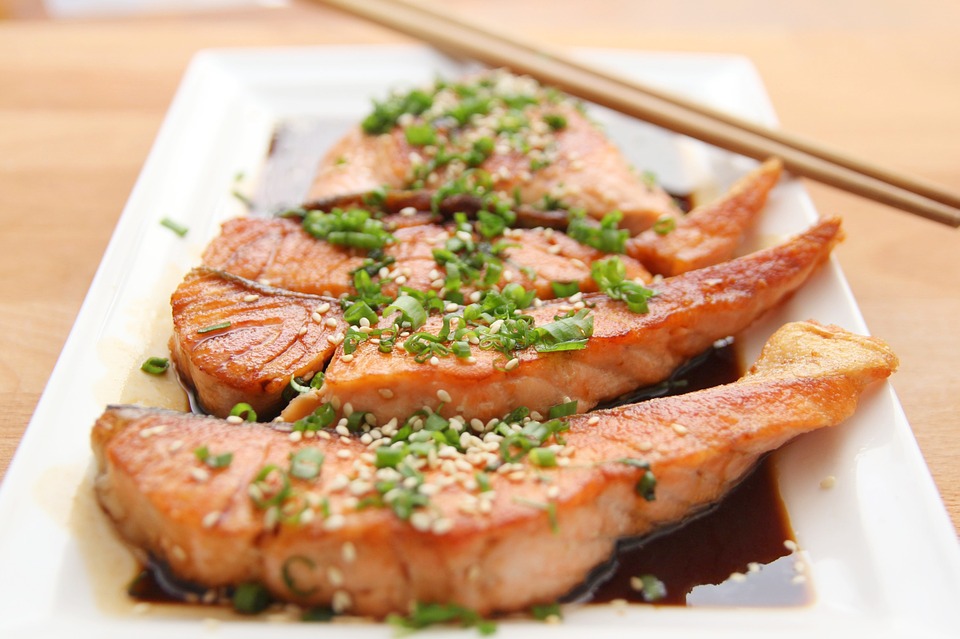 養(yǎng)殖三文魚和野生三文魚 常吃的鮭魚是哪種