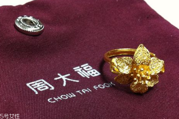 黃金戒指能戴著洗澡嗎 對(duì)首飾保養(yǎng)是不好的