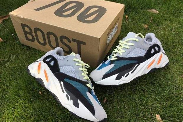 yeezy 700鞋帶怎么系 潮人系鞋帶是這樣