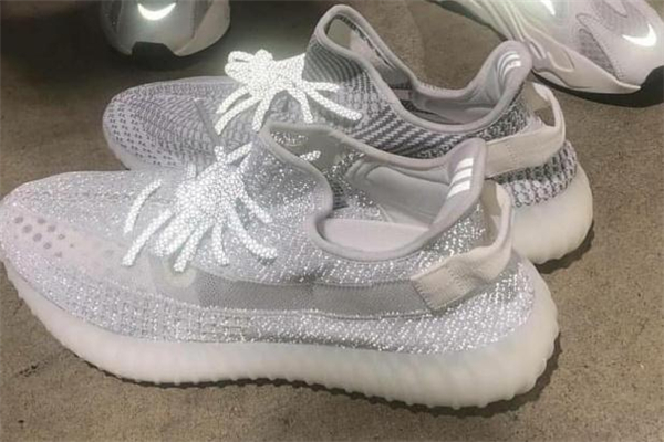 yeezy 350滿天星發(fā)售價格 夜晚吸睛神器