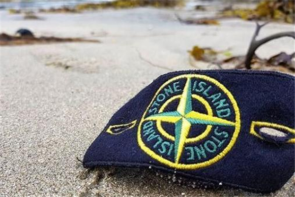 stone island袖標(biāo)在哪邊 stone island袖標(biāo)真假鑒定