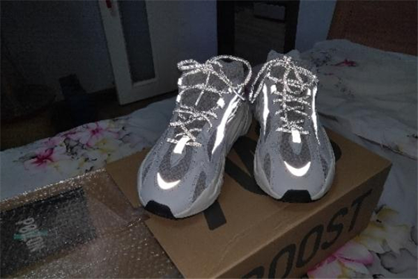 yeezy 700 v2反光真假對比 椰子700反光款真假辨別