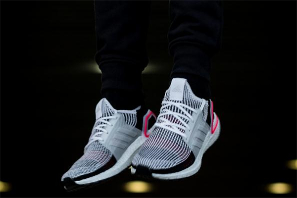 阿迪達(dá)斯ub19測(cè)評(píng) ultraboost19腳感怎么樣