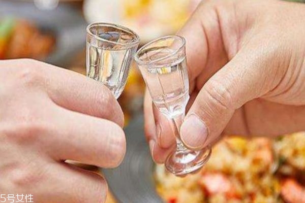 酒有多少種類呢 白酒和啤酒的區(qū)別