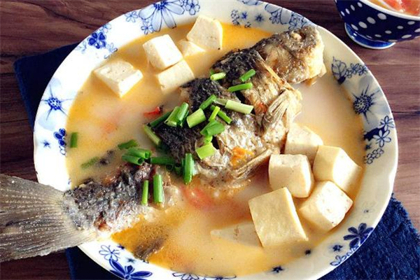 鯽魚(yú)豆腐湯燉多久最好 鯽魚(yú)豆腐湯放多少水