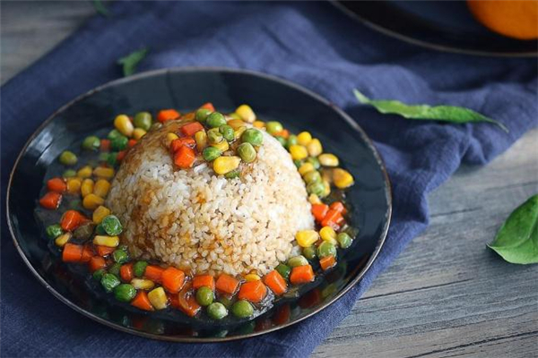 糙米飯用電飯鍋怎么做 煮糙米飯用壓力鍋還是電飯煲