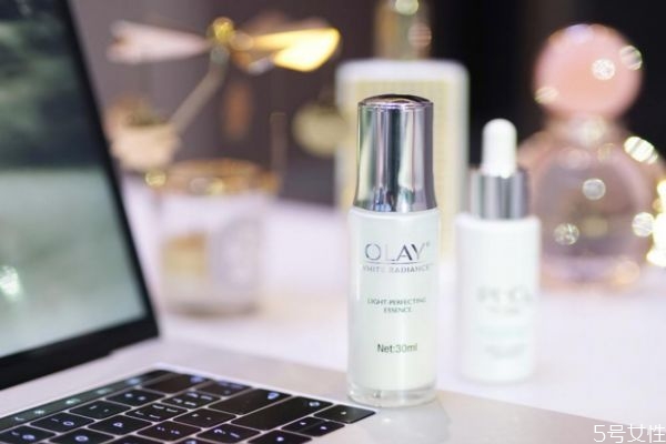 olay淡斑小白瓶白天可以用嗎 olay淡斑小白瓶使用順序