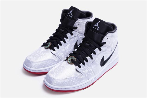 aj1白絲綢撕開來(lái)是什么樣的 aj1白絲綢怎么撕開