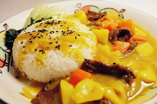 咖喱牛肉飯?jiān)趺醋龊贸?咖喱牛肉飯的做法