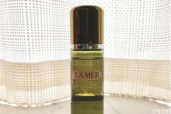 lamer精粹水跟爽膚水有什么區(qū)別 lamer精粹水使用重點