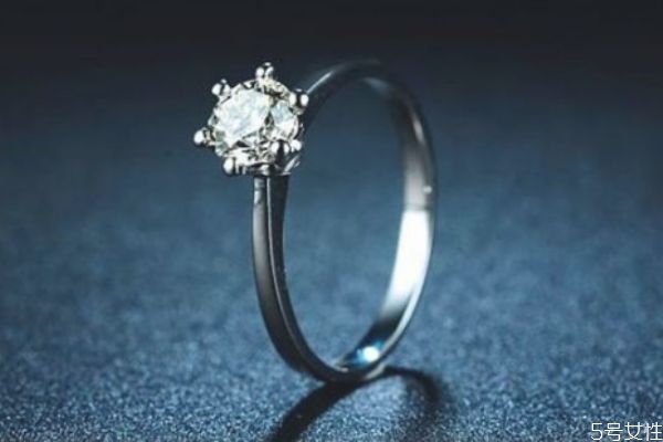 結(jié)婚買鉆戒好還是黃金的好 結(jié)婚鉆戒品牌推薦