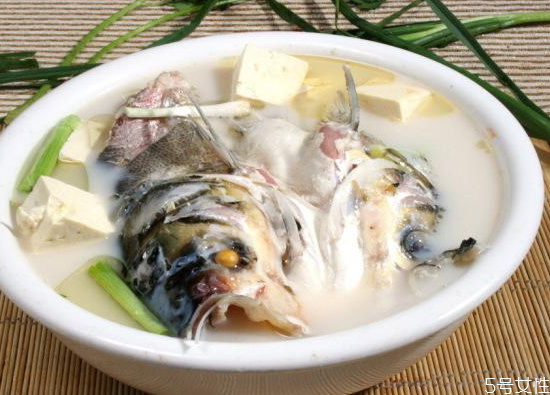 魚(yú)頭豆腐湯可以放蘿卜嗎 魚(yú)頭蘿卜豆腐湯的做法竅門(mén)