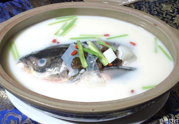 魚(yú)頭豆腐湯可以放蘿卜嗎 魚(yú)頭蘿卜豆腐湯的做法竅門(mén)