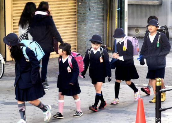 為什么日本女生冬天光腿 日本光腿文化