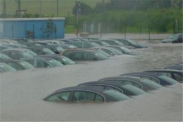 隨州洪水過(guò)后遍地廢車 洪水車子被淹了保險(xiǎn)賠嗎