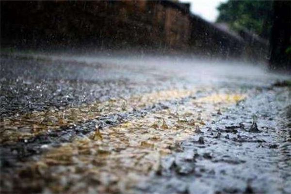 河南人民應對暴雨有多努力 暴雨應急自救方法