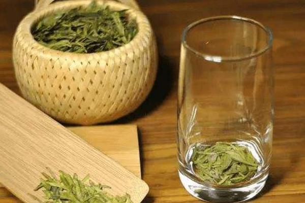 龍井茶是半發(fā)酵茶嗎 龍井茶要用多少度的水