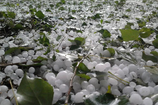 南方多地遭冰雹襲擊 冰雹是哪個(gè)季節(jié)下的