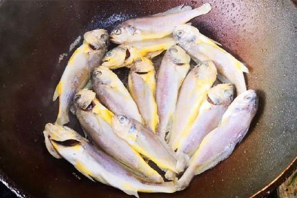 小黃魚怎么腌制入味 小黃魚腌制多長時(shí)間