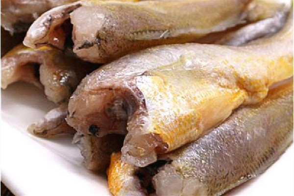 炸小黃魚(yú)用干面粉還是面糊 炸小黃魚(yú)面糊怎么酥脆